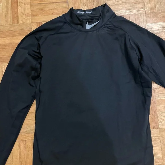 Large Nike Fall pullover - Picture 2 of 4